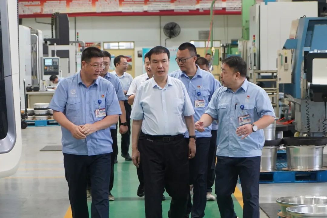 航空工业机载党委书记、董事长王建刚到制动公司调研
